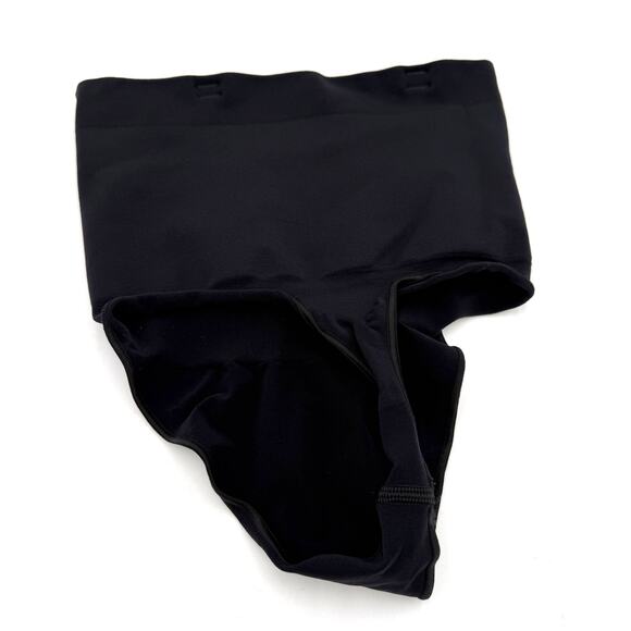 Skims Black Onyx Seamless Sculpt Mid Waisted Thong NWOT Size Medium - Picture 2 of 4